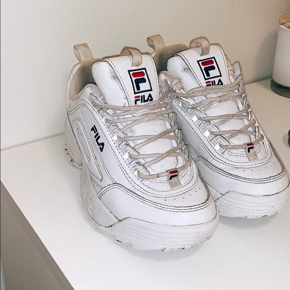 SIZE 6 FILA SHOES